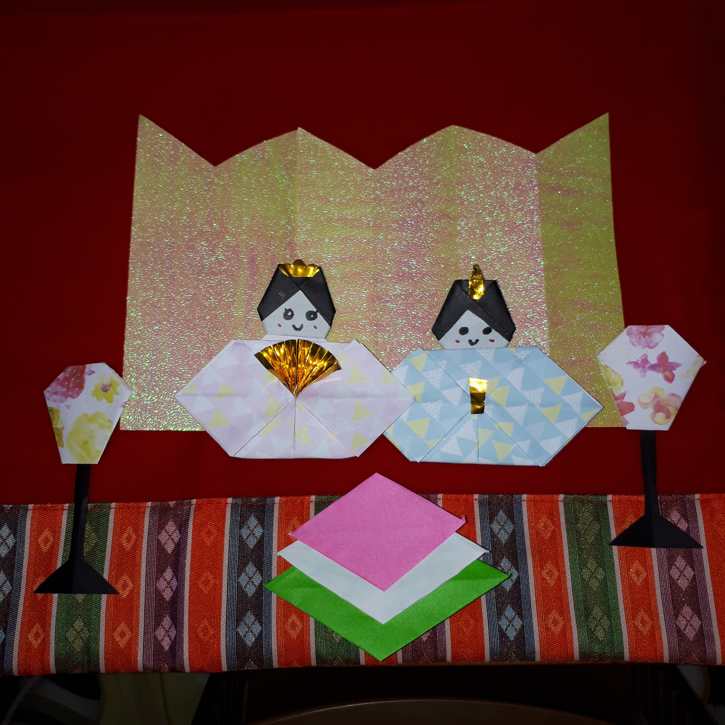 ひな祭りは折り紙で飾り付け ぼんぼりやひし餅 金屏風も